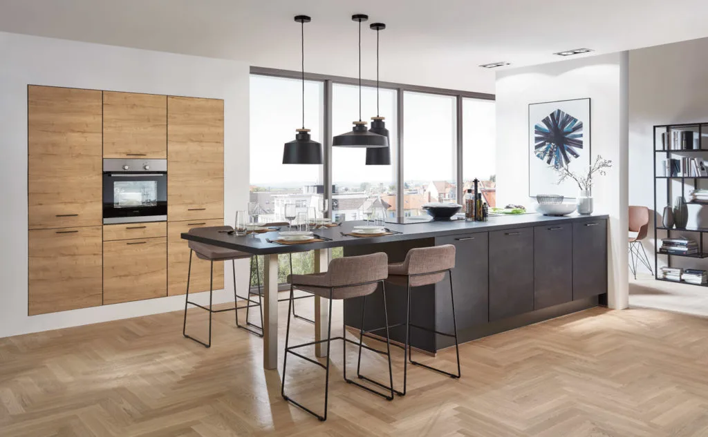 kookeiland met tafel